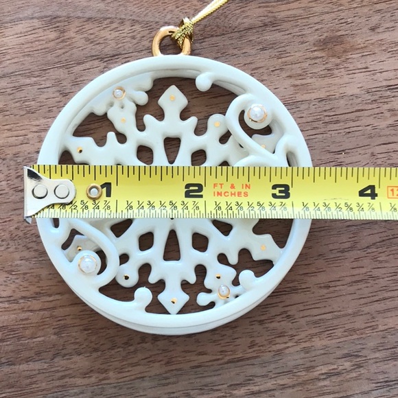 Preowned Lenox Winter Wonderland Christmas ornament - Snowflake #847013 - Picture 5 of 7